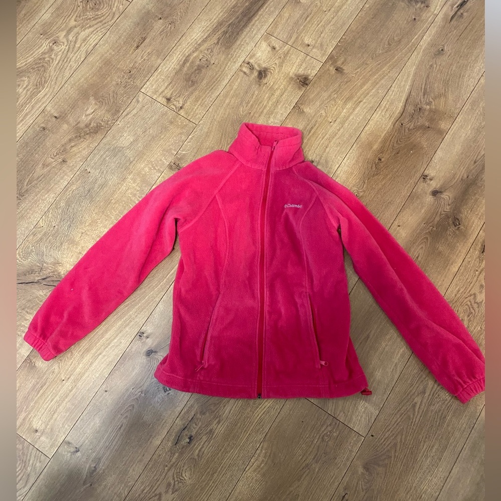 Juniors sz Small bright pink zip up sweatshirt. Like new. Very warm